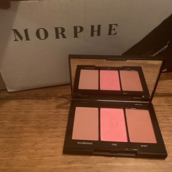 Morphe Blushing Babes Pop of Pink - NIB - Picture 3 of 6